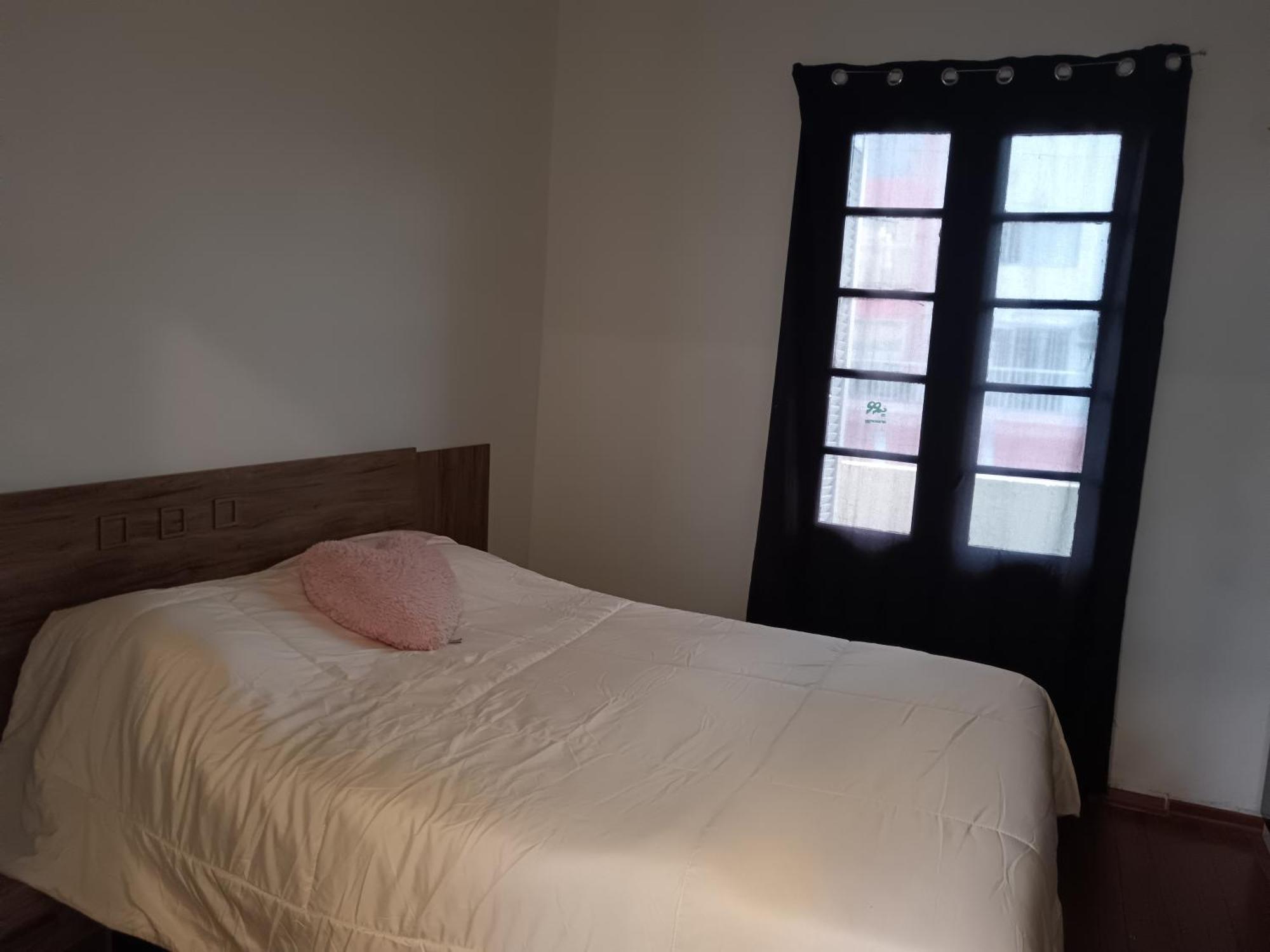 Privada En Apto Compartido * Montevideo